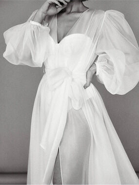 BNWT Tulle Bridal Robe with Long Train